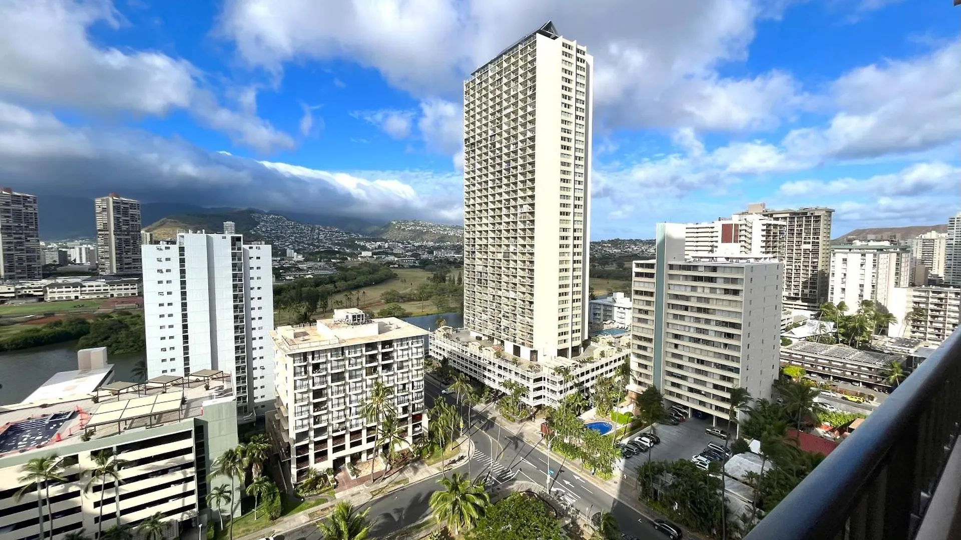 Royal Kuhio 2302 - Spacious Studio With Stunning Mountain Views In The Heart Of Waikiki! هونولولو بيت للعطل